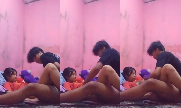 Bokep Indo – Gadis Muda Ngewe Dirumah Sama Pacar Yang Lebih Tua